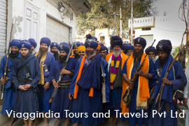 Viaggi in Holla Mohalla Festival India