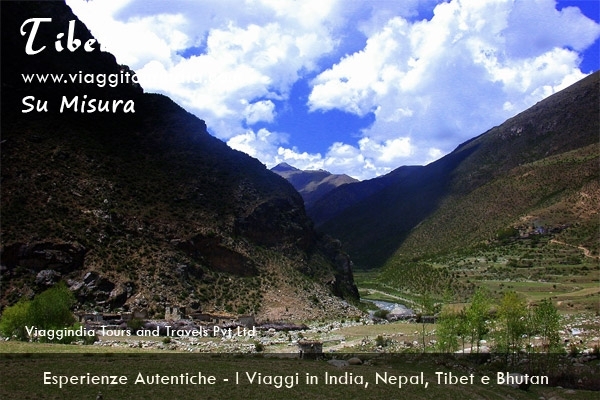 Il Viaggio in India, Nepal e Tibet - 15 Giorni
DELHI - JAIPUR - AGRA - ORCHA - KHAJURAHO - VARANASI - KATHMANDU - LHASA - KATHMANDU - DELHI